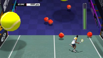 Además de los partidos o enfrentamientos “serios”, Virtua Tennis 3 incluye una buena cantidad de divertidos minijuegos como el curling, los bolos o el peculiar “invasores del espacio”. Te harán correr de un lado para otro, pero si los superas conseguirás mejorar tus habilidades…