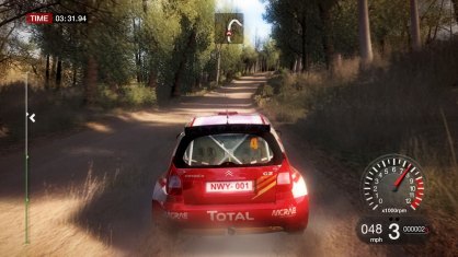 Si eres un fan de la serie Colin McRae, con Dirt tendrás que re-educarte. El rally de otras entregas sigue estando muy presente, pero su característico realismo de simulación de conducción y mecánica de juego se han transformado en beneficio de una mayor variedad de pruebas, estilos de pilotaje y profundidad.