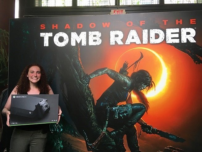 Una fan gana una One X por comerse un ciempiés en un concurso