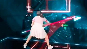 La jugada de la semana: Alucina viendo a esta joven destrozar el conocido juego de ritmo para VR