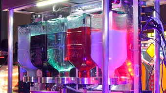 Hay un PC personalizado que te sirve cócteles