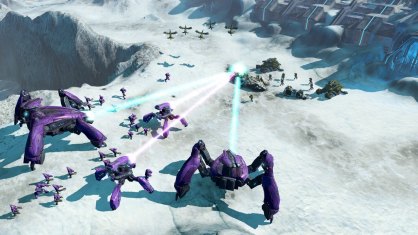 Sin duda uno de los mejores baluartes de Halo Wars a nivel artístico es el escrupuloso respeto por los diseños de la saga original. Impagable jugar en un RTS con Warthogs, Ghosts y, por supuesto, Scarabs.