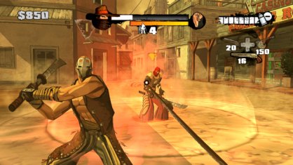 ¿Asediado por enemigos? No te preocupes, que los despacharemos uno a uno. Gracias a la opción de fijar objetivo podremos atacar mediante ofensivas dirigidas a nuestros rivales de una manera mucho más cómoda.