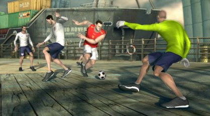 ¿Un partido en el puerto? ¿Por qué no? En FIFA Street poco importará la verosimilitud de las situaciones, ya que lo más importante será la diversión y los regates a tutiplén. Prepárate para sacar las mejores filigranas de tu jugador. Aquí un solo futbolista sí que podrá marcar la diferencia.