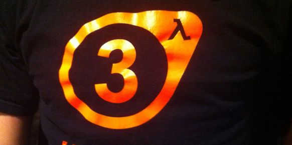 Un empleado de Valve cazado portando una camiseta de Half-Life 3