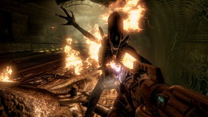 Ametralladoras, pistolas, granadas, bengalas luminosas, lanzallamas… El arsenal de los marines es amplio para que no nos sintamos tan desvalidos. 