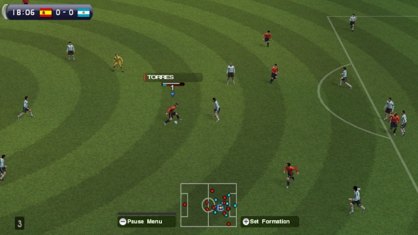 Existen varias maneras de jugar a PES 2010 en Wii: con el wiimote en solitario, con la ayuda de un nunchuk o con el uso del Controlador Clásico. Todo para hasta un máximo de cuatro usuarios simultáneos.