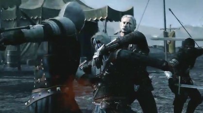 En el combate veremos cómo se continúa con la política de triple rama de la primera parte, y se pule con abundantes acciones, movimientos y ejecuciones totalmente inéditas.