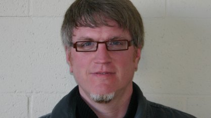 ¿Queréis descubrir el poder más poderoso? Siempre que tengamos la barra de habilidades lo suficientemente rellena podremos desencadenar especialidades como la de la imagen, donde un tornado se llevará por el aire a todos los monstruos que amenacen nuestra real existencia.