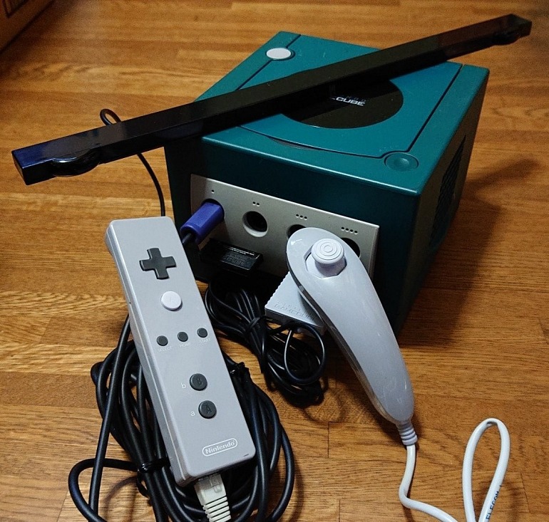 Subastado el prototipo de "nunchuck" para GameCube