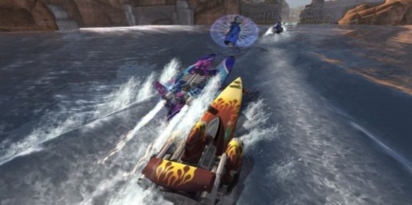 Aunque en general prime mucho más acelerar a cada momento y frenar poco debido a su estilo arcade, es recomendable coger el rebufo de otras naves para ganar posiciones mucho más rápido.