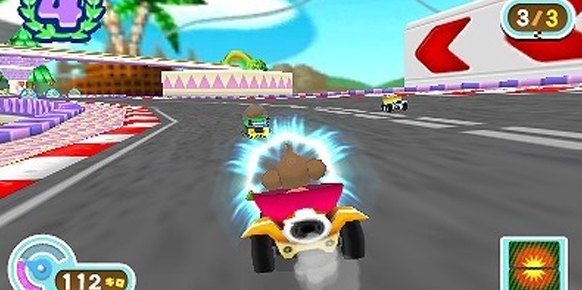 Las carreras de karts incluyen rebufo, además del uso de objetos al más puro estilo Mario Kart. Todo vale para ganar.