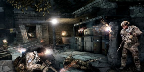 El uso de las coberturas es uno de los puntos fuertes de las escenas de acción. Resulta cómodo y ágil asomarse. 