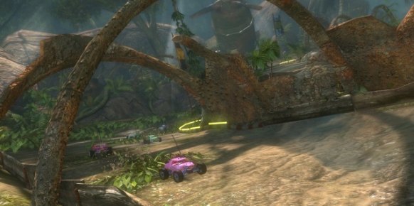 El sistema de control es curioso pero funciona correctamente, y hace un uso intensivo de los dos sticks de control.