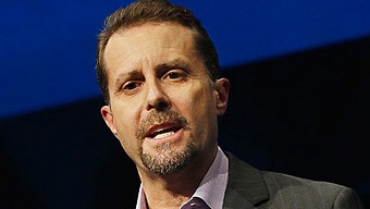 Andrew House seguirá al mando de la división PlayStation un año más